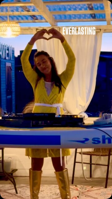 Possibly Estonia’s first spin of @arminvanbuuren & @sacha_sings brand-new release, EVERLASTING 🫶🏻🇪🇪 For a few golden moments by the marina, everything felt everlasting 🤍

Love this track too? Leave a 🫶🏻 below.

#Romily #Everlasting #FirstSpin #TranceFamily #TallinnEstonia