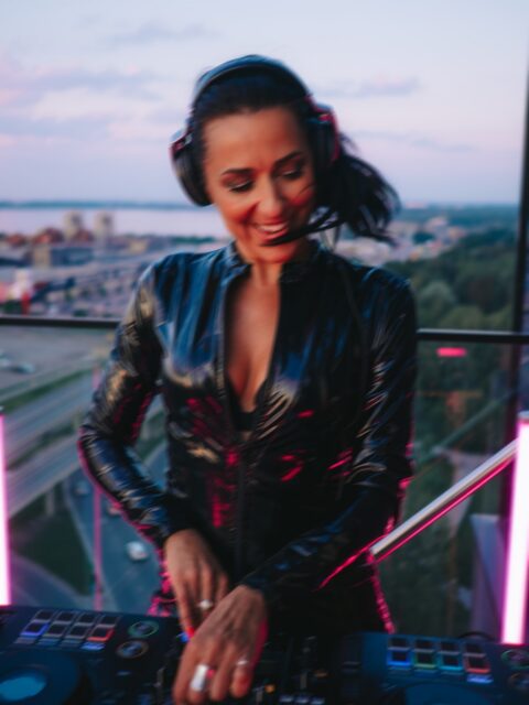 Täna (17.Apr) õhtul @clubnine_tallinn
FREQUENZA Melodic Sessions
23:30 – 03:00 @djromily
03:00 – ... @dj_mikibeats
More melody.
More feeling.
More of the energy I love.
Kohtume? 😍
#romily #djromily #frequenza #melodicsessions #club9 melodic uplifting feminineenergy